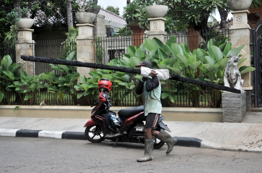 Suasana Rumah Ketua DPR RI Pasca Dilalap Si Jago Merah