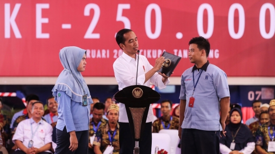 Presiden Jokowi Lepas Kontainer Ekspor ke-250.000 Mayora