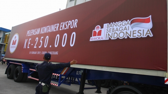 Presiden Jokowi Lepas Kontainer Ekspor ke-250.000 Mayora