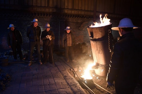 'Hujan Api' Terangi Festival Lentera