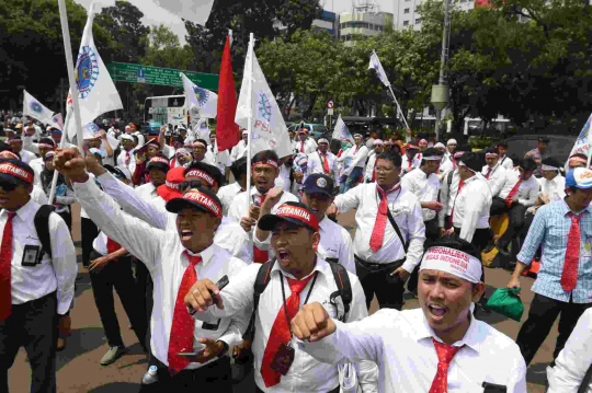 Aksi Demo Pekerja Pertamina Kepung Istana