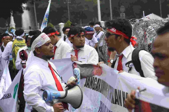 Aksi Demo Pekerja Pertamina Kepung Istana