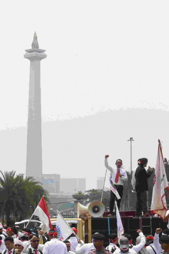 Aksi Demo Pekerja Pertamina Kepung Istana