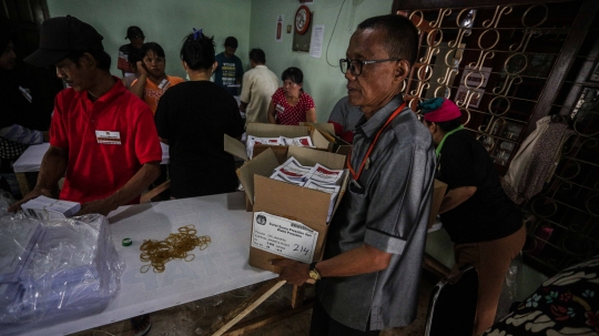 Menengok Pelipatan Surat Suara KPU Jakarta Pusat