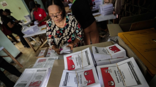 Menengok Pelipatan Surat Suara KPU Jakarta Pusat