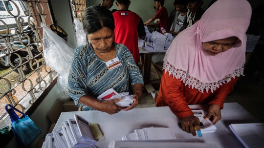 Menengok Pelipatan Surat Suara KPU Jakarta Pusat