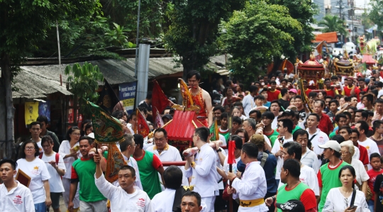 Arak-arakan Tatung Meriahkan Cap Go Meh di Jakarta