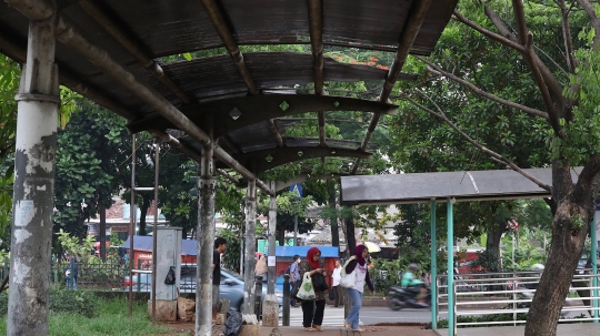 Memprihatinkan, Begini Kondisi Jalur Khusus Pejalan Kaki di Kampung Rambutan