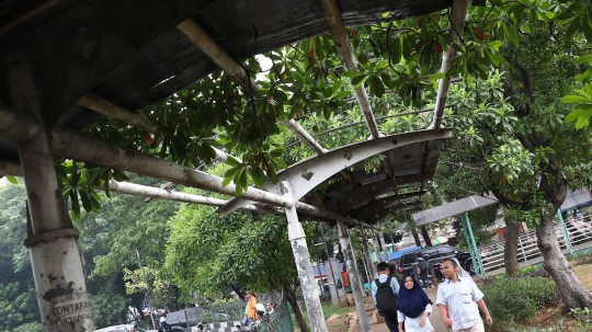 Memprihatinkan, Begini Kondisi Jalur Khusus Pejalan Kaki di Kampung Rambutan