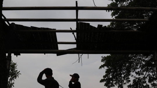 Memprihatinkan, Begini Kondisi Jalur Khusus Pejalan Kaki di Kampung Rambutan