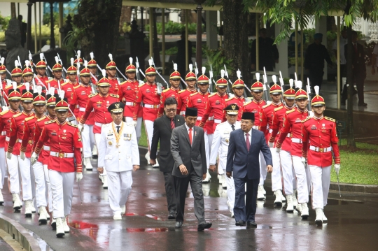 Jokowi Lantik Gubernur dan Wakil Gubernur Riau di Istana Negara