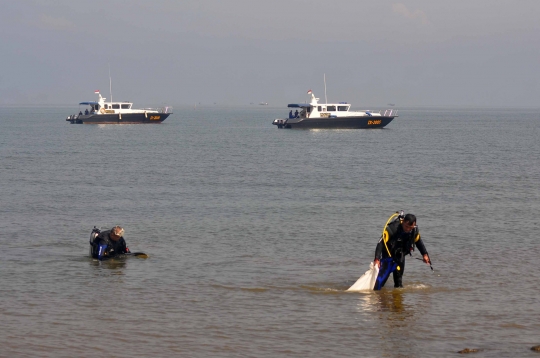 Hari Peduli Sampah Nasional, Ribuan Orang Bersihkan Pantai Semarang