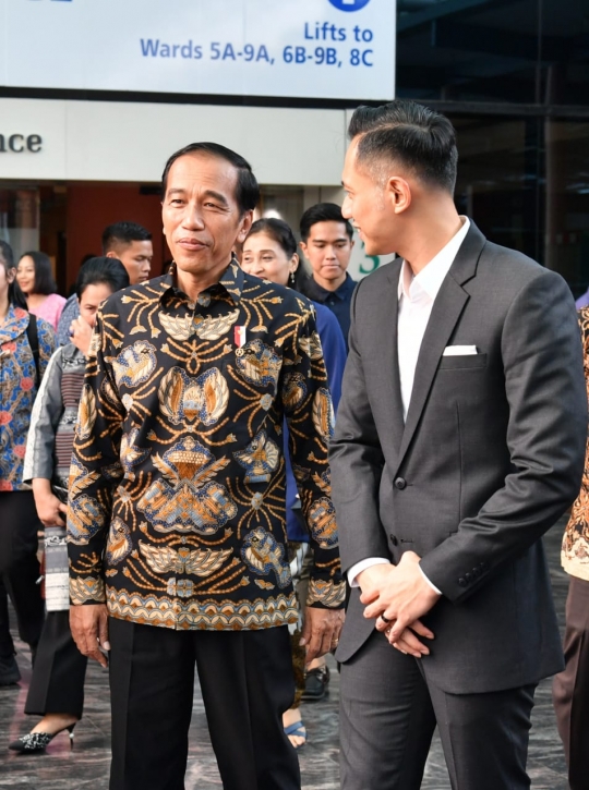 Jokowi Jenguk Ani Yudhoyono di Singapura