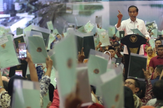 Jokowi Bagi 3.000 Sertifikat Tanah di Pasar Minggu