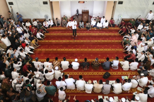 Usai dari Pasar Minggu, Jokowi Bagikan 351 Sertifikat Tanah di Tangerang Selatan