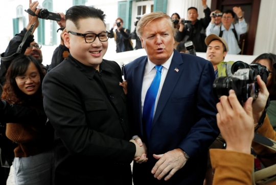 Jelang KTT, Trump dan Kim Jong-un KW Hebohkan Warga Vietnam