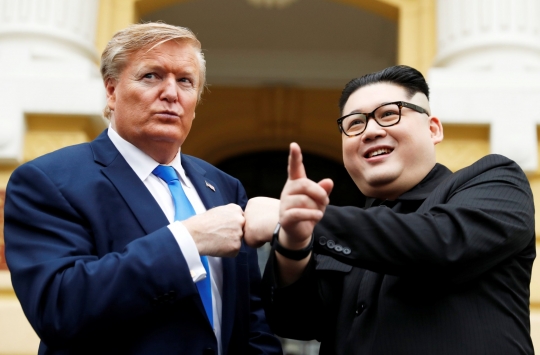 Jelang KTT, Trump dan Kim Jong-un KW Hebohkan Warga Vietnam