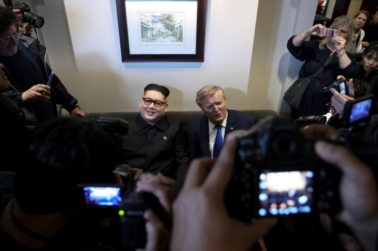 Jelang KTT, Trump dan Kim Jong-un KW Hebohkan Warga Vietnam