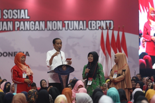 Jokowi Salurkan PKH dan BPNT di Bogor