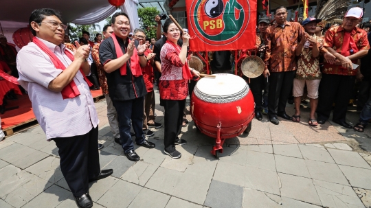 Pukul Beduk, Menko PMK Buka Festival Cap Go Meh di Season City