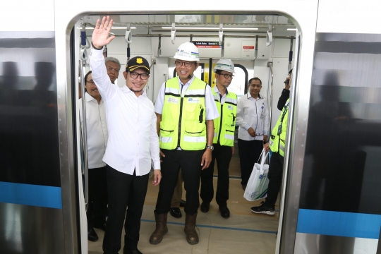 Menaker Tinjau Kesiapan MRT