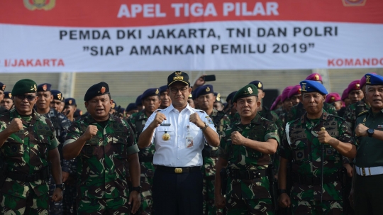 Anies Baswedan Pimpin Apel Pengamanan Pemilu 2019 di Monas