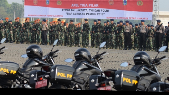 Anies Baswedan Pimpin Apel Pengamanan Pemilu 2019 di Monas