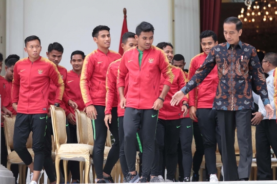 Jokowi Bertemu Timnas U-22 di Istana Merdeka