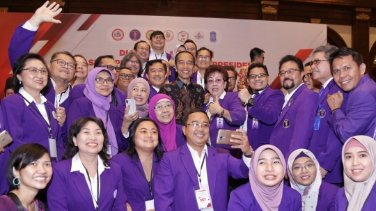 Jokowi di Acara Silaturahmi Komunitas Kesehatan