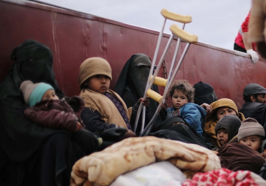 Warga Sipil Suriah Dievakuasi dari Wilayah Terakhir ISIS