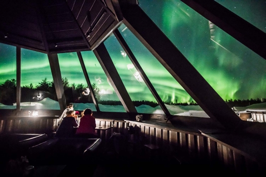 Memandangi Indahnya Fenomena Aurora Borealis di Langit Finlandia
