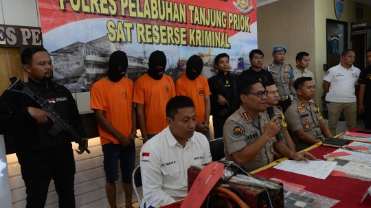 Polisi Tetapkan 3 Tersangka Terkait Kebakaran 34 Kapal di Muara Baru