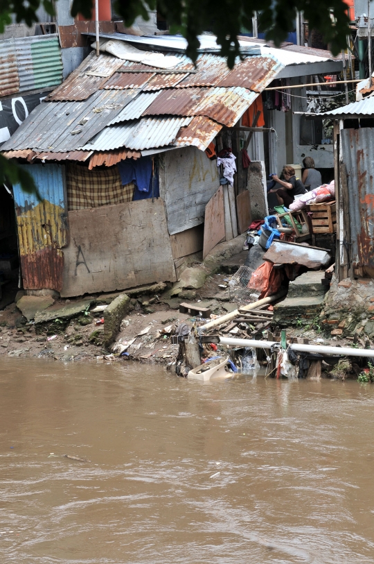 Ancaman Banjir Hantui Warga Bantaran Kali Ciliwung
