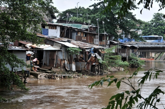 Ancaman Banjir Hantui Warga Bantaran Kali Ciliwung