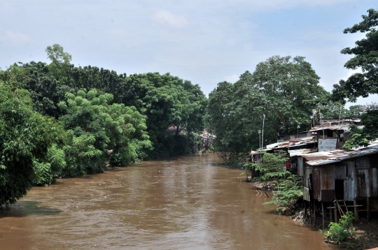 Ancaman Banjir Hantui Warga Bantaran Kali Ciliwung