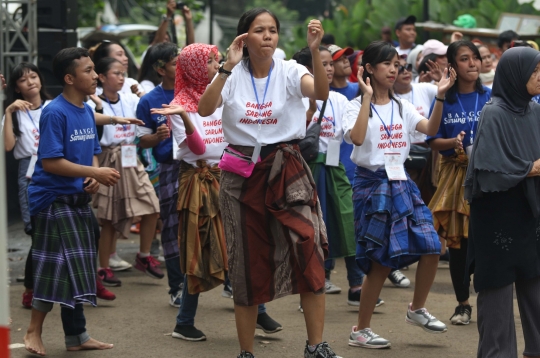 Muda Mudi Meriahkan Festival Sarung Indonesia 2019 di GBK