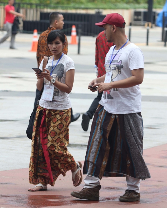 Muda Mudi Meriahkan Festival Sarung Indonesia 2019 di GBK