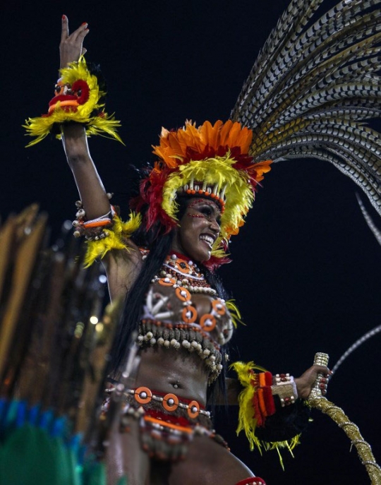 Goyang Penari Samba Panaskan Karnaval di Sao Paulo