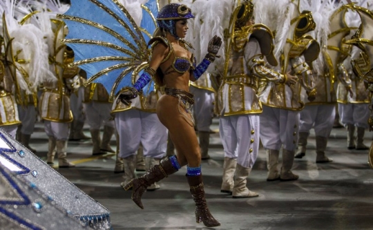 Goyang Penari Samba Panaskan Karnaval di Sao Paulo
