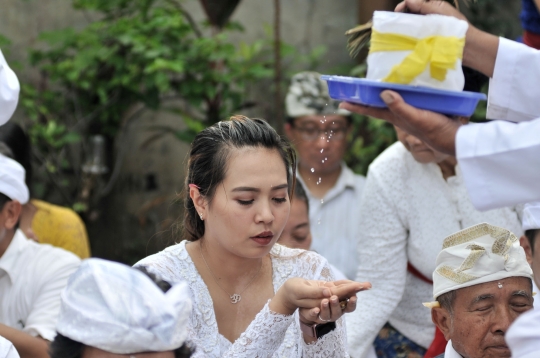 Tradisi Melasti Menjelang Perayaan Nyepi di Pura Segara