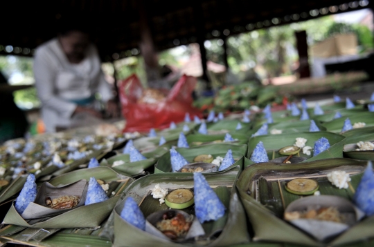 Tradisi Ngayah Perempuan Umat Hindu Jelang Nyepi