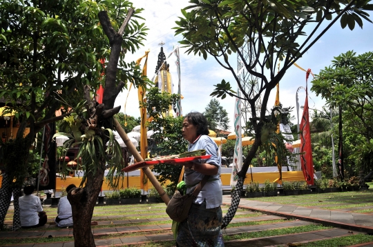 Tradisi Ngayah Perempuan Umat Hindu Jelang Nyepi