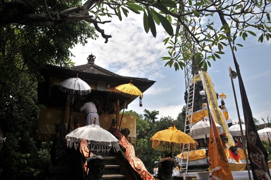 Tradisi Ngayah Perempuan Umat Hindu Jelang Nyepi