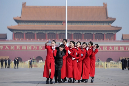 Deretan Petugas Cantik di Kongres Rakyat Nasional China