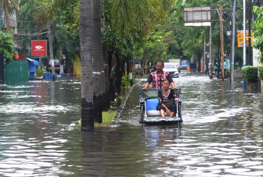 Banjir Genangi Kawasan Green Garden dan Jelambar