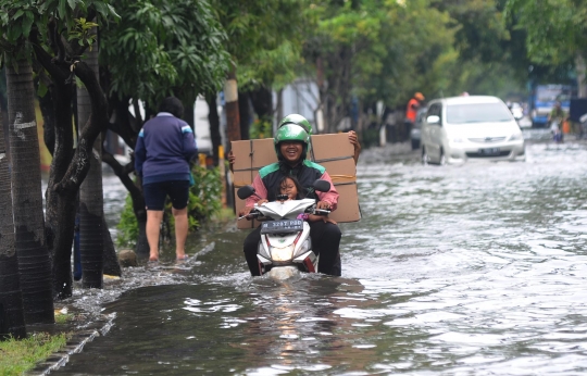 Banjir Genangi Kawasan Green Garden dan Jelambar