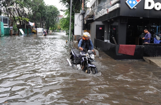 Banjir Genangi Kawasan Green Garden dan Jelambar