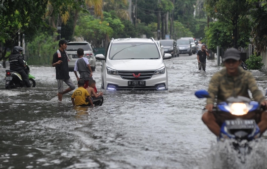 Banjir Genangi Kawasan Green Garden dan Jelambar