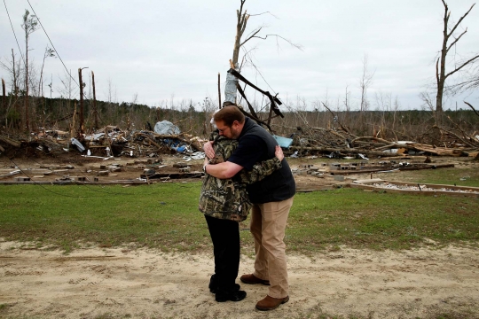 Terjangan Tornado Tewaskan 23 Orang di Alabama