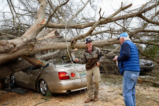 Terjangan Tornado Tewaskan 23 Orang di Alabama
